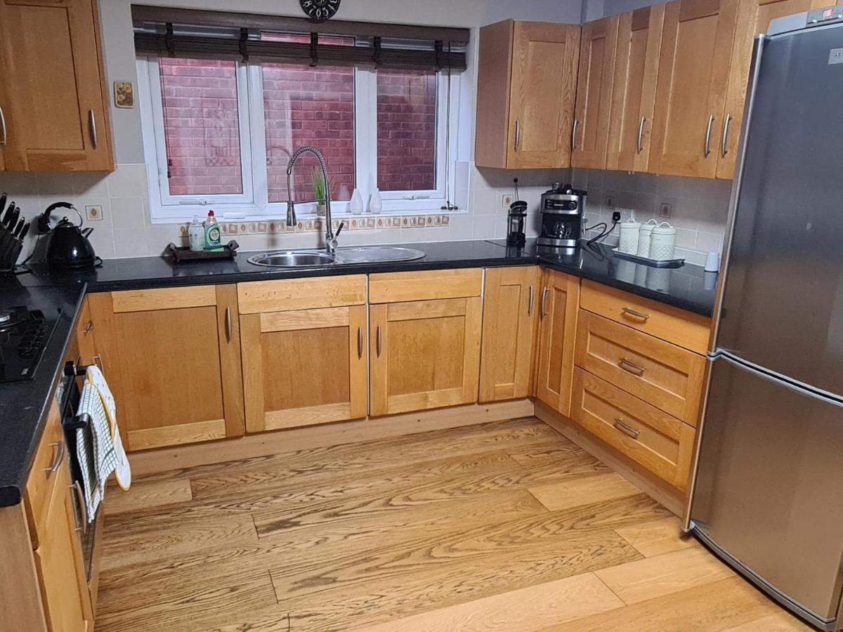 Spacious, 5 Bed House For 9 In Chester Exterior foto